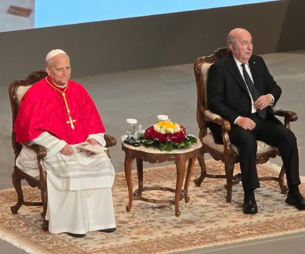 Meeting with authorities and the diplomatic corps.